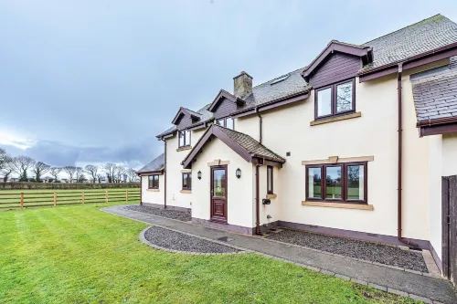 Spacious Country House for 14, Holywell, No Deposit - Bintang 3