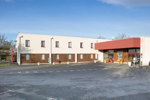 Brit Hotel Confort Bressuire - Pysäköinti