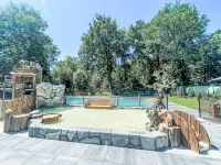 Boslodge โรงแรมในฮอนเดอร์ลู