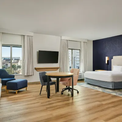 Hampton Inn & Suites Destin Hotels near Destin Harbor