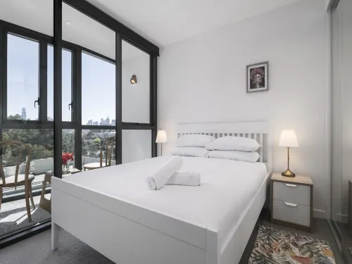 Bright South Yarra Flat with Balcony