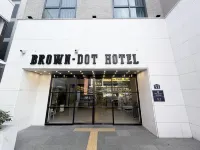 Brown Dot Hotel Sajik Baseball Stadium Hoteles cerca de Templo Seokbulsa