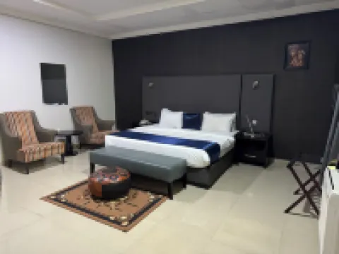 Monarchs Luxury Palace Hotel Hotels in 