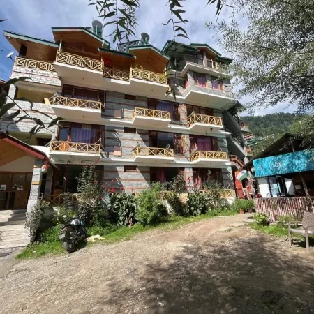 Yolo Social - the Social House & Cowork - Manali