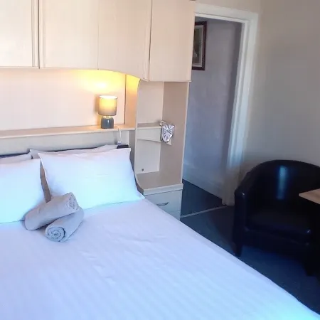 Home and Away Guesthouse