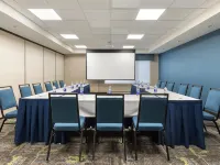 Hampton Inn & Suites by Hilton Montreal-Dorval Hotels near Centropolis