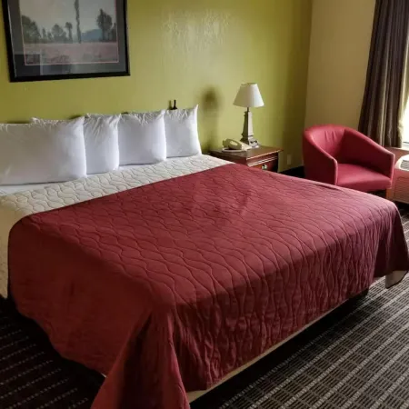 Travelodge by Wyndham Lansing IL