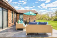 Green Belt cul-de-sac with hiking trail in the heart of the city. 5 Miles -DFW