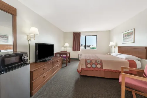 Super 8 by Wyndham Smithville/Kansas City
