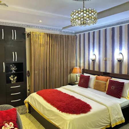 Tobby Royal Suites