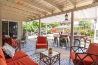 Boots & Barrels Ranch-2 master bedrooms,2 add'l bedrooms,3 baths, views, firepit