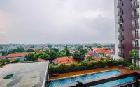 Minimalist and Comfortable Studio Dave Apartment by Travelio - Pools