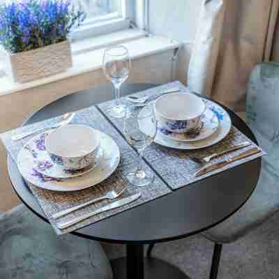 Comfortable West End Flat with Parking Easy Access Dining/Meeting Rooms