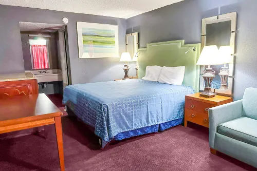 Hahira Inn by OYO Near Valdosta - parking