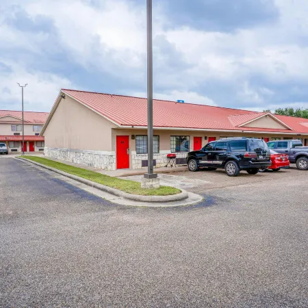 Days Inn & Suites by Wyndham Beeville