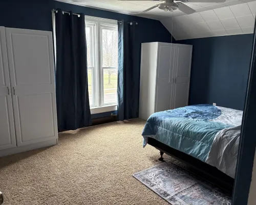 Lovely 2-bedroom LAKE house with AC in Fairmont フェアモントのホテル