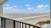 313 Seascape by Avantstay Walk to Beach + Pool Access Beachfront Condo + Oceanview