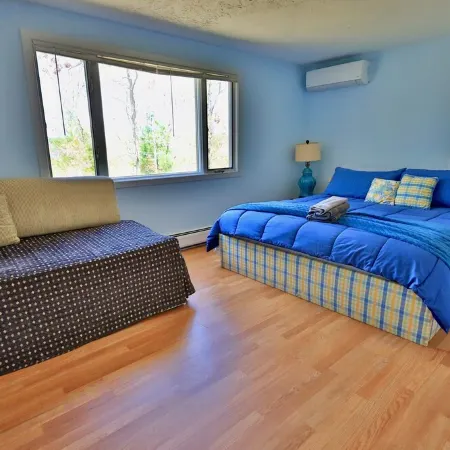 Spacious Lake House for Large Groups w Private Acre+ short path to Lake