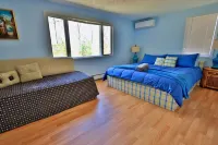 Spacious Lake House for Large Groups w Private Acre+ short path to Lake