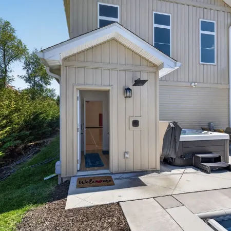 Amazing Home Near IU's Campus with Indoor Basketball Gym & Outdoor Pool/Hot Tub