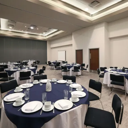 City Express Plus by Marriott Cabo San Lucas Отели рядом с достопримечательностью «Пляж Медано»