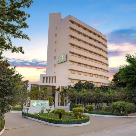 Lemon Tree Hotel Hinjewadi Pune Отели рядом с достопримечательностью «Стадион «Балевади»»