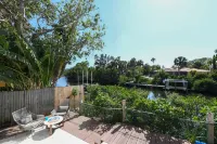 Canal-front Sleeps 10 Pool Spa Private Dock