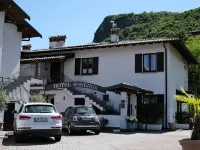 Hotel Sonenga Hotele w: Menaggio