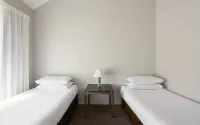 Pinnacle Apartments - balcony