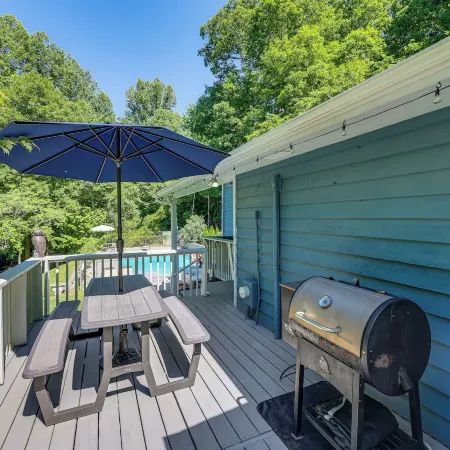 Hot Tub, Fire Pit Family-Friendly Murphy Home