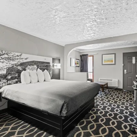 Super 8 by Wyndham Norman West