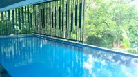 Cordova Suites - مسبح