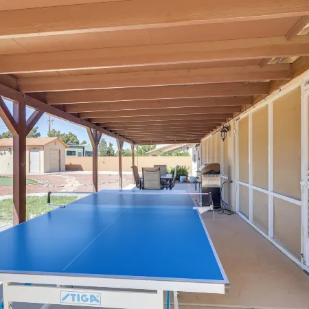 Kingman Mtn-view Home w/ Putting Green & Ping-pong
