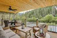 Pool & Dual Decks! Modern Trinity River Retreat - Homestays