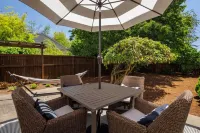 Bella Azul - Charming Home Minutes From Campus 3 Bedroom Home - Boutique