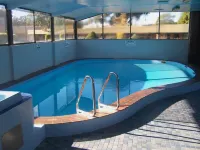 Olde Tudor Hotel - Pools