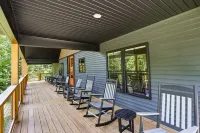 Private Nolin Lake Home with FirePit, Ice Maker, Arcade & Electronic Game Table. - 4 estrellas