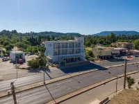 Angela Hotel & Apartments - 2-Star