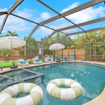 Naples Pool Home Paradise Minutes From the Beach