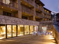 Grand Hotel Courmayeur Mont Blanc, by R Collection Hotels Hotels near Pra Neyron