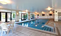Hampton Inn & Suites by Hilton Laval - Pools