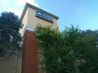 HomeTowne Studios Chantilly - Pet friendly