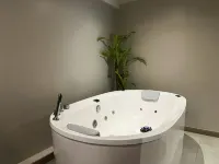 York Medellin, Curio Collection by Hilton - romantici
