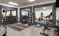 DoubleTree by Hilton Newark Penn Station - Gym