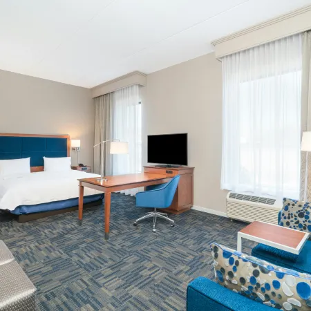 Hampton Inn & Suites Newburgh - Stewart Airport