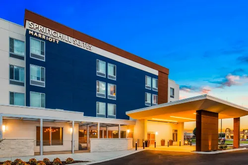 SpringHill Suites Chambersburg - parking