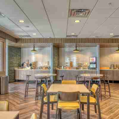 Fairfield Inn & Suites Appleton Dining/Meeting Rooms
