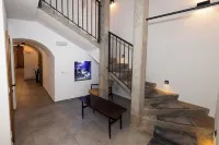 Huch House Hotel and apartments - 2-Star