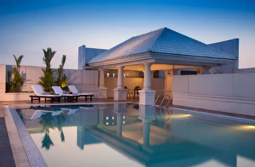 Radisson Blu Kochi - Rooftop Pools