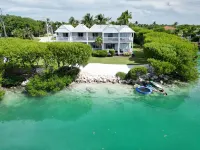 Beach House - Waterfront Villa - Free Kayaks - 4-Star